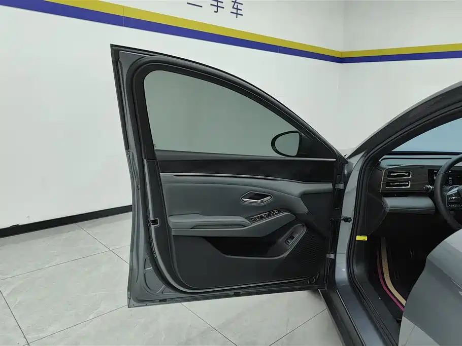 BYD Qin L 2024 DM-i 80KM Leading Edition фото 7