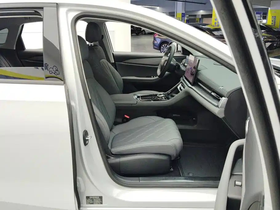 Geely Galaxy Galaxy A7 2025 2025 EM-i 70km Luxury Edition
