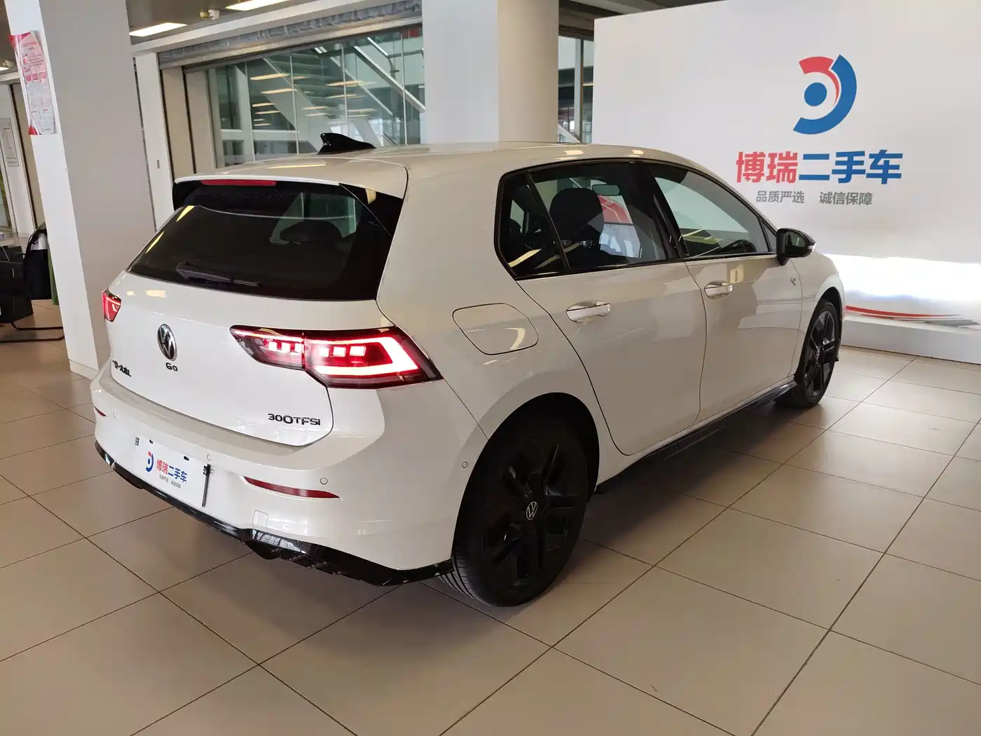 Volkswagen Golf 2025 2025 300TSI R-Line