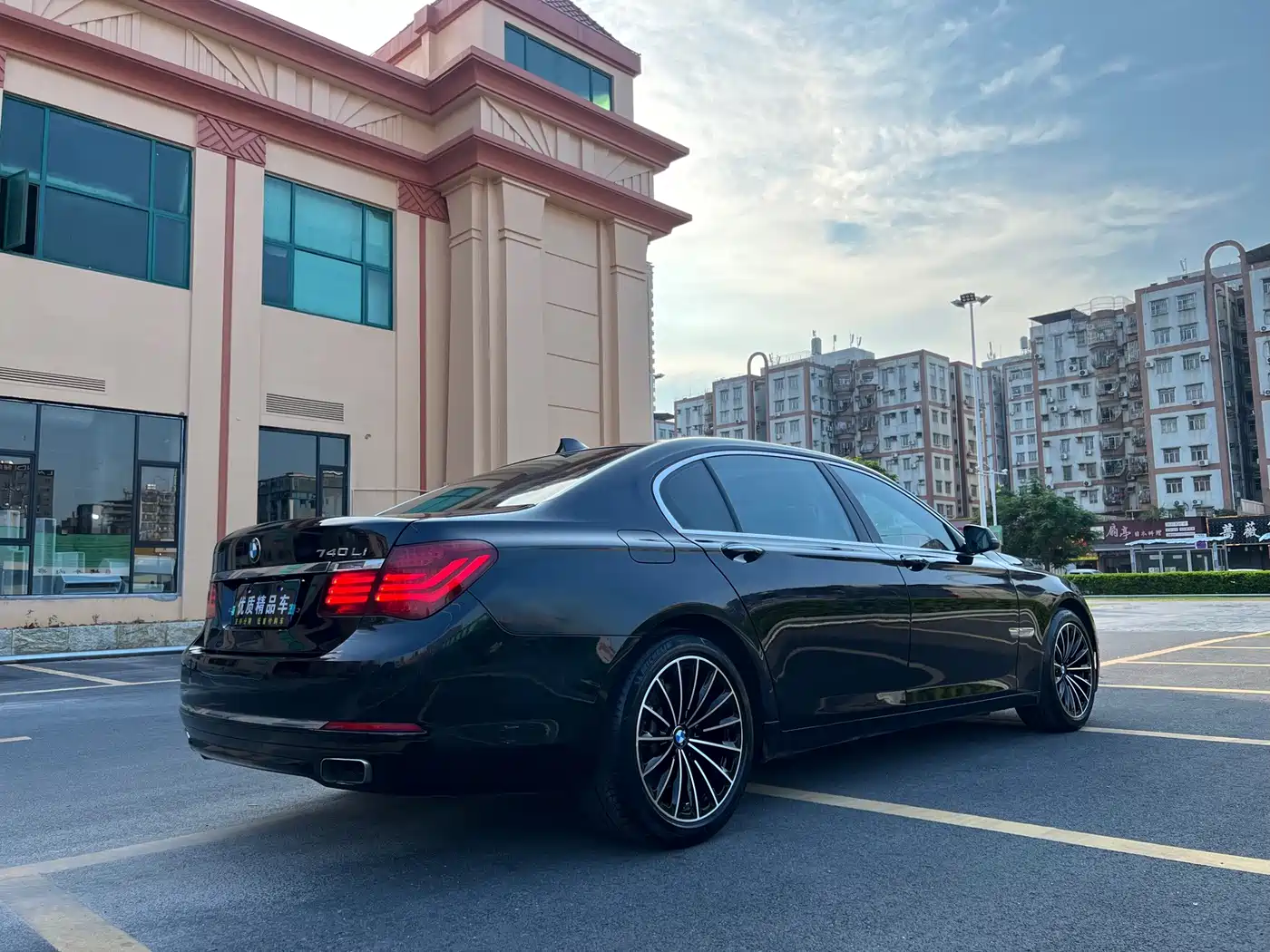 Photo 4 - BMW 7 Series