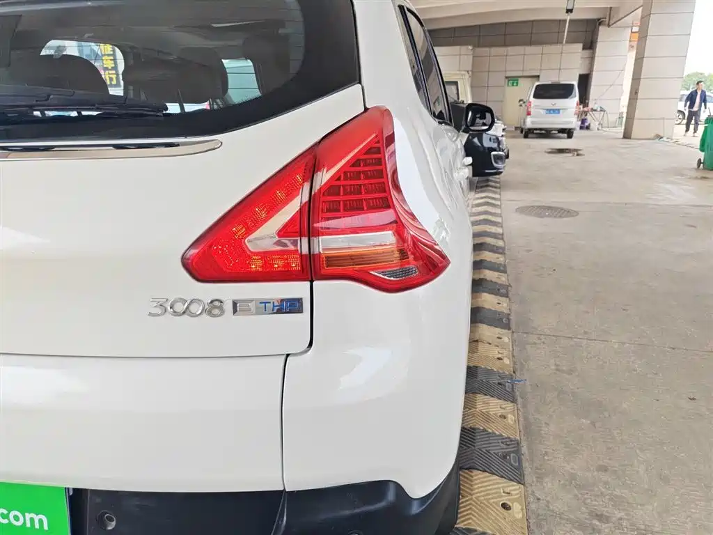 Peugeot 3008 2015 1.6THP Automatic Classic Edition фото 8