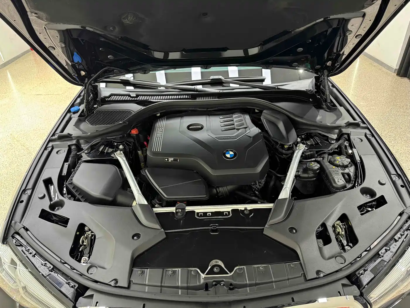 BMW 5 Series 2023 530Li Leading M Sport Package фото 38