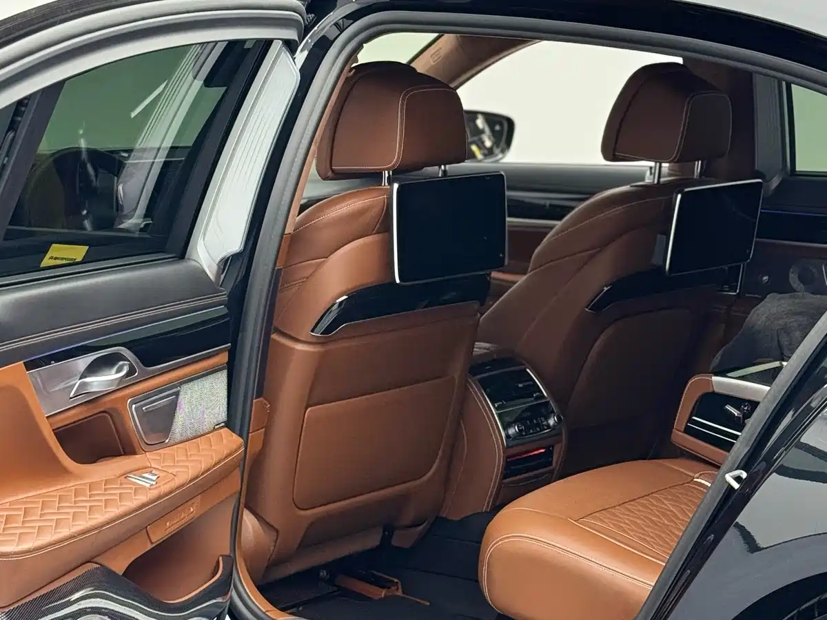 BMW 7 Series 2019 750Li xDrive V8 Luxury Package фото 10