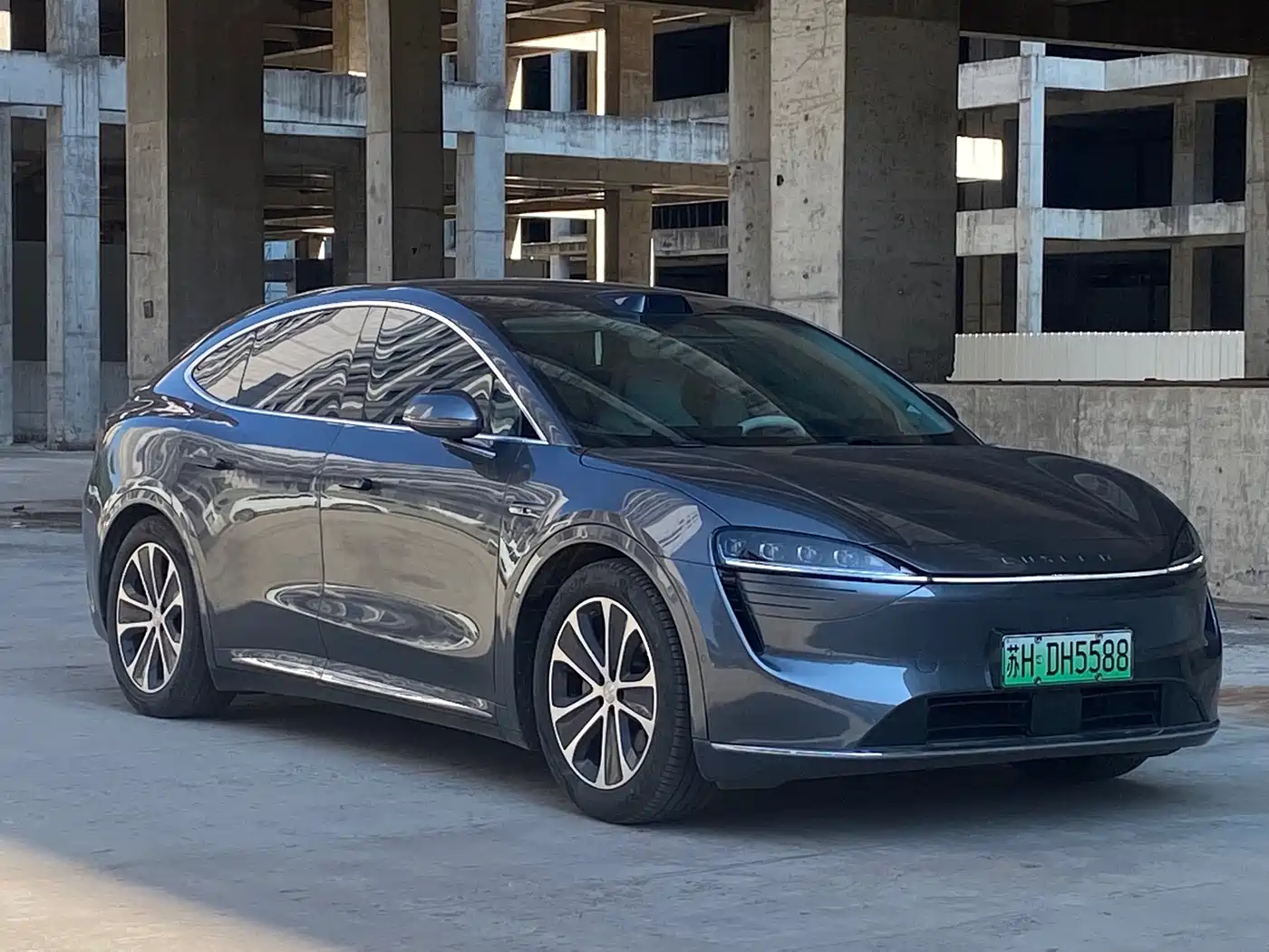 Фото 3 - Zhijie Luxeed R7