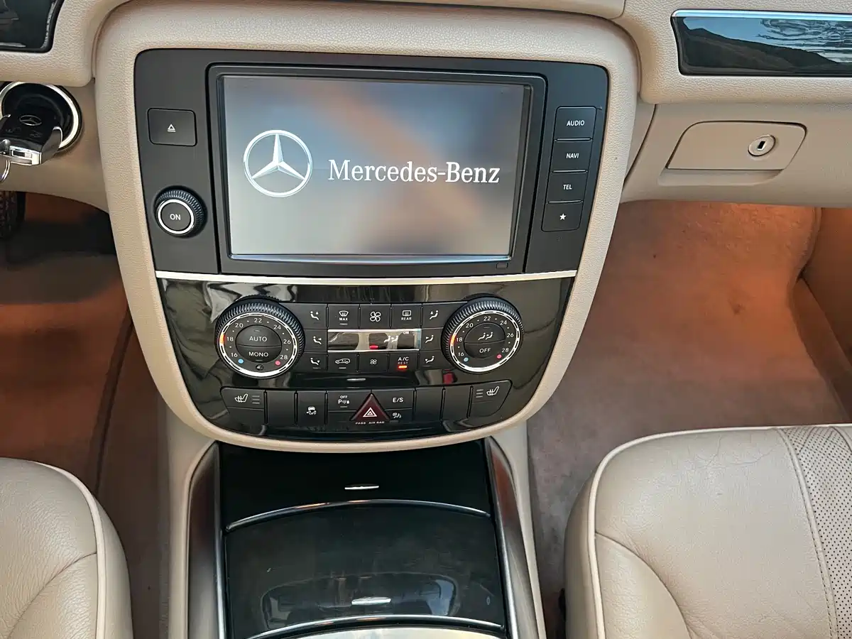 Mercedes-Benz R-Class 2017 R 320 4MATIC Business Collector's Edition фото 26