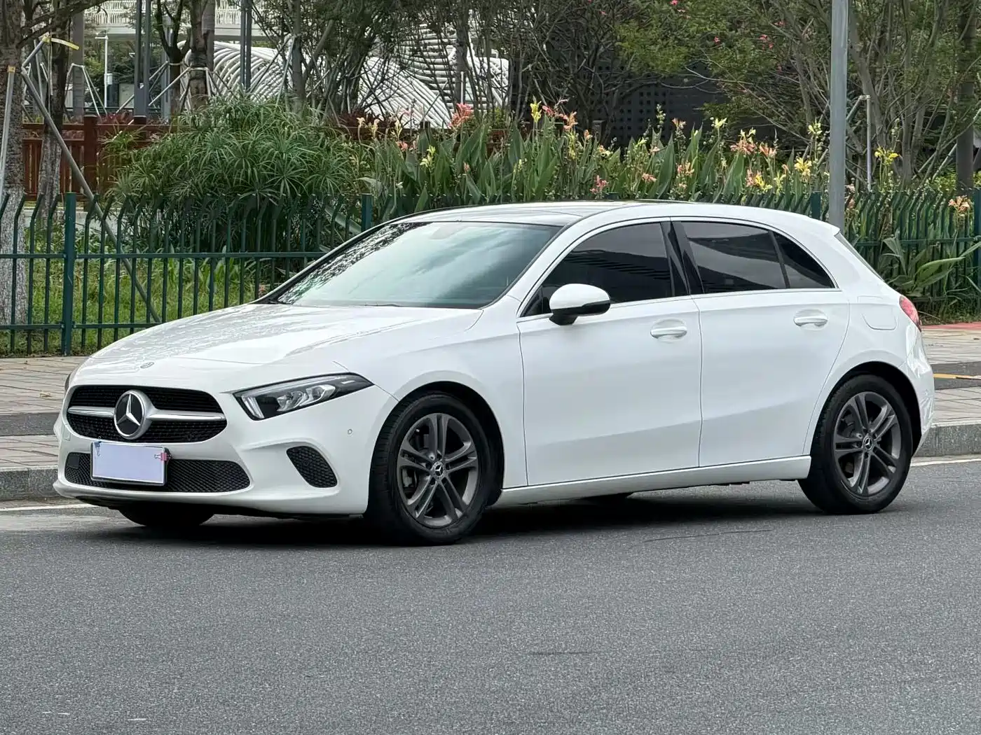 Mercedes-Benz A-Class (Import) 2019 A 200 Dynamic Version