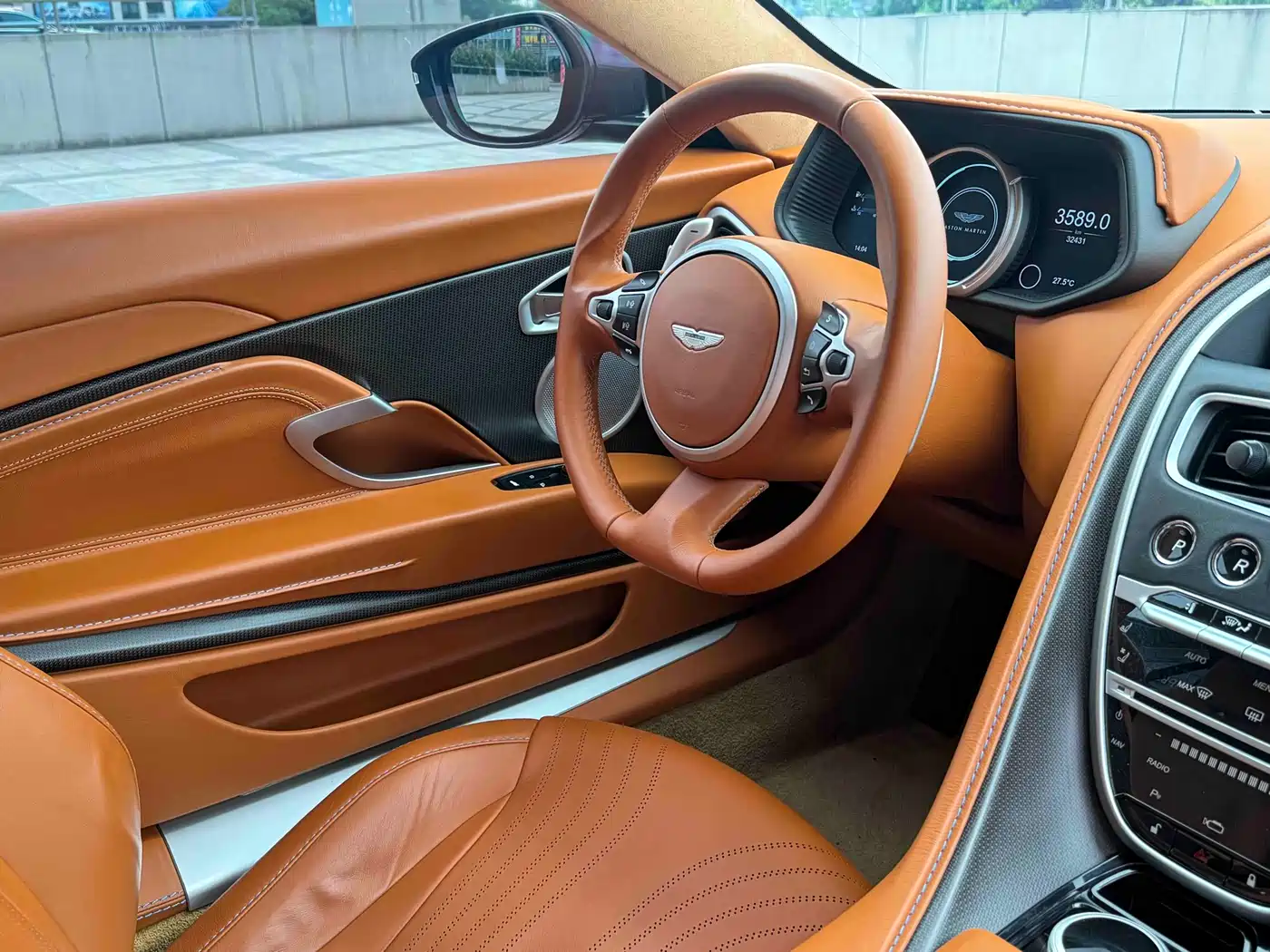 Aston Martin DB11 2019 Model 4.0T V8 Coupe фото 16