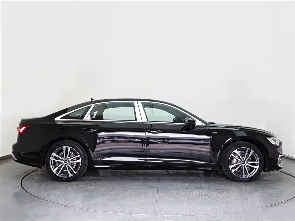Audi A6L 2026 Model Year 40 TFSI Luxury Dynamic фото 3