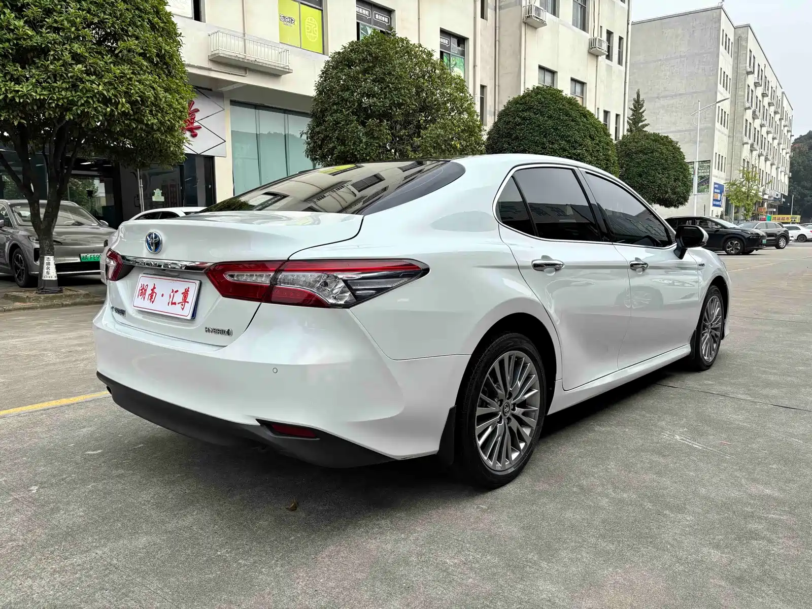 Фото 14 - Toyota Camry