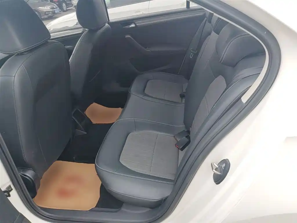 Volkswagen Santana 2016 1.6L Automatic Comfort Edition фото 17