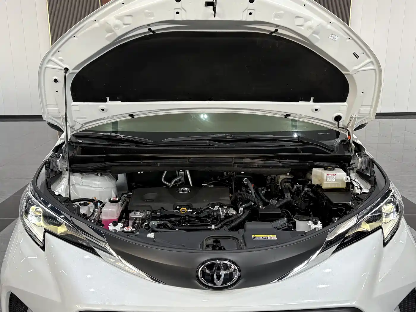 Toyota Granvia 2024 2.5L Hybrid Comfort фото 3