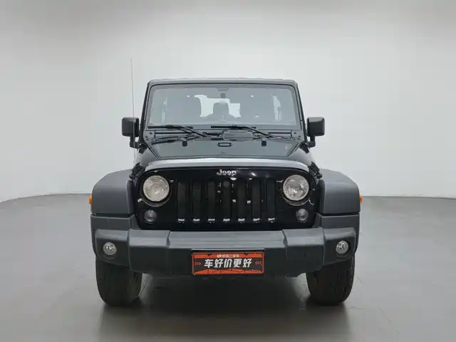 Jeep Wrangler 2015 3.6L Rubicon 4-Door Comfort Edition — фото 3