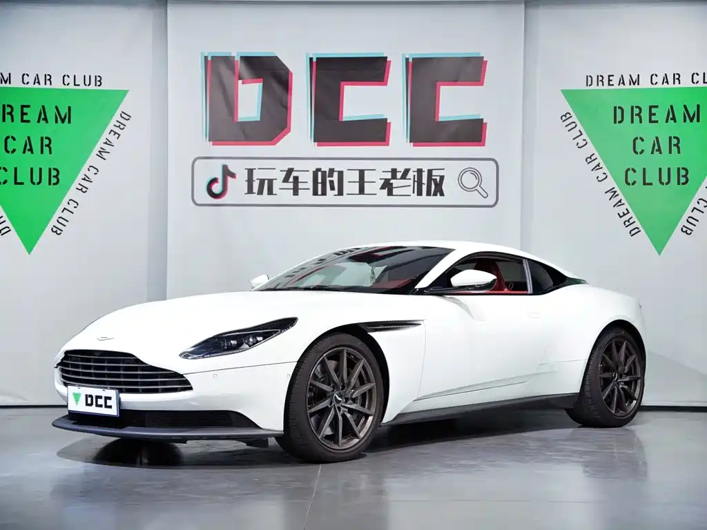 Фото 56 - Aston Martin DB11