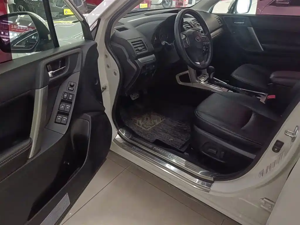 Subaru Forester 2013 2.5i Automatic Luxury Edition фото 16