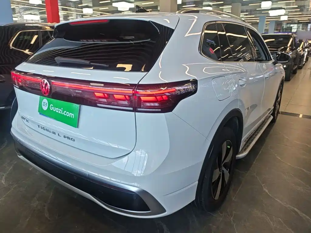 Photo 7 - Volkswagen Tiguan L
