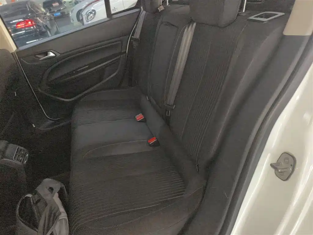 Peugeot 408 2015 Model 1.2T Automatic Luxury Edition фото 10