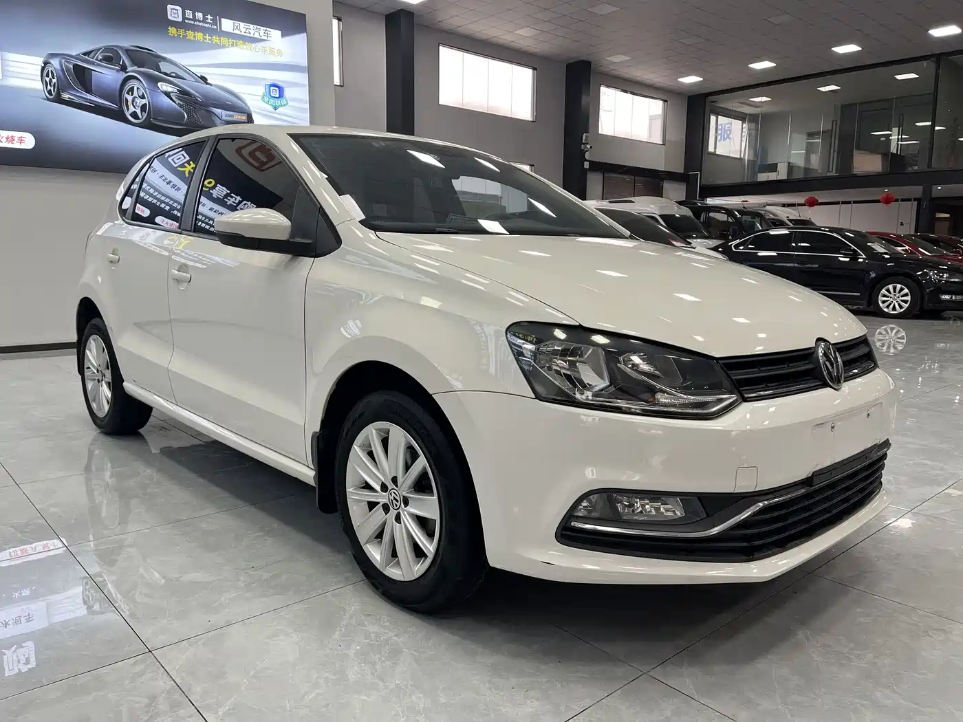 Volkswagen Polo 2014 1.6L Automatic Comfort Edition фото 3