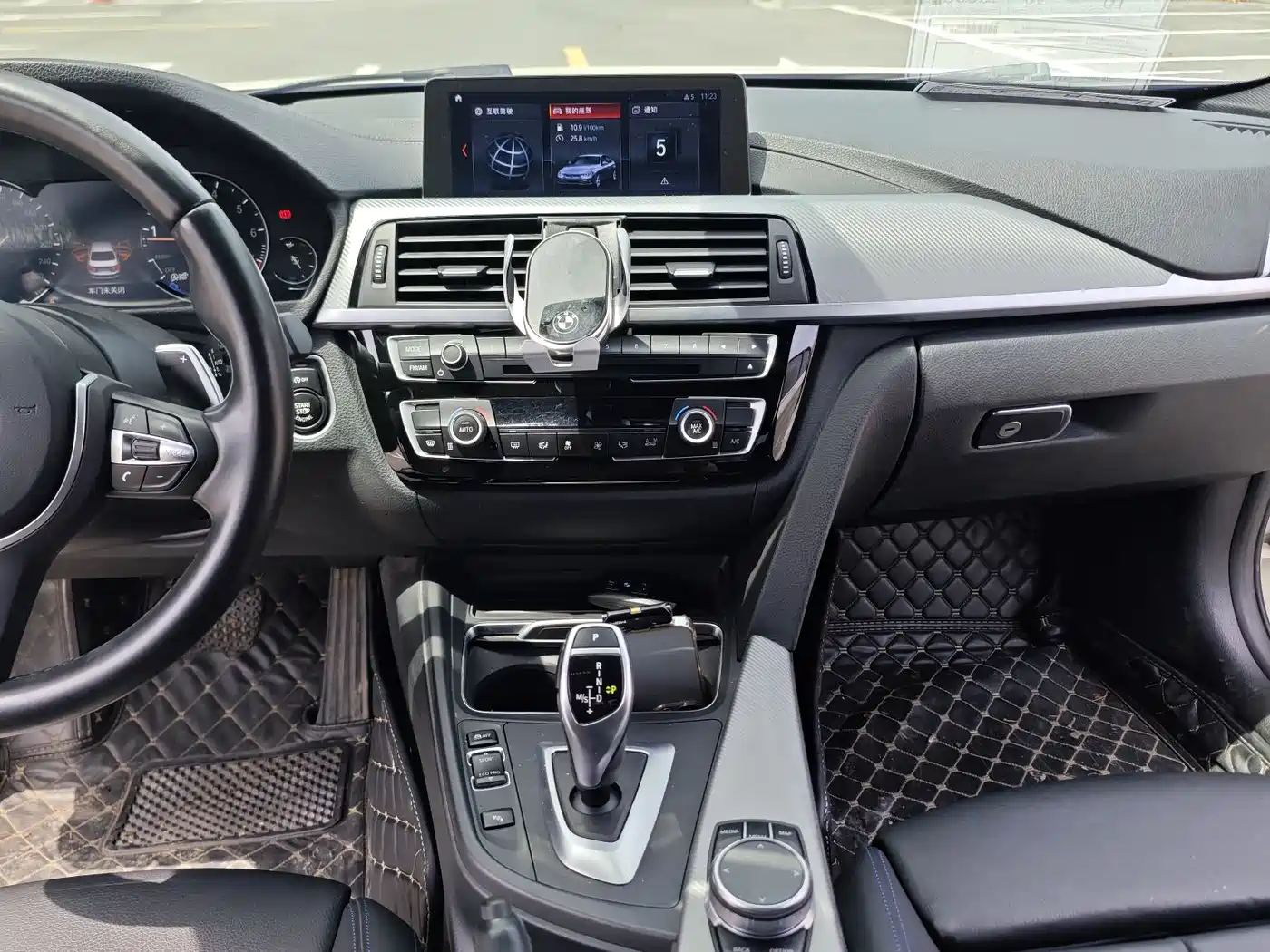 BMW 3 Series 2019 320i M Sport Black Night Edition фото 10