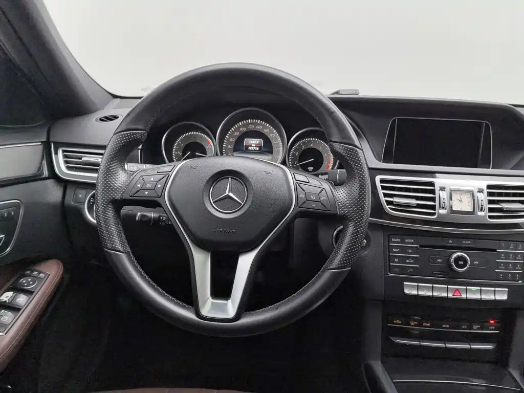 Фото 11 - Mercedes-Benz E-Class