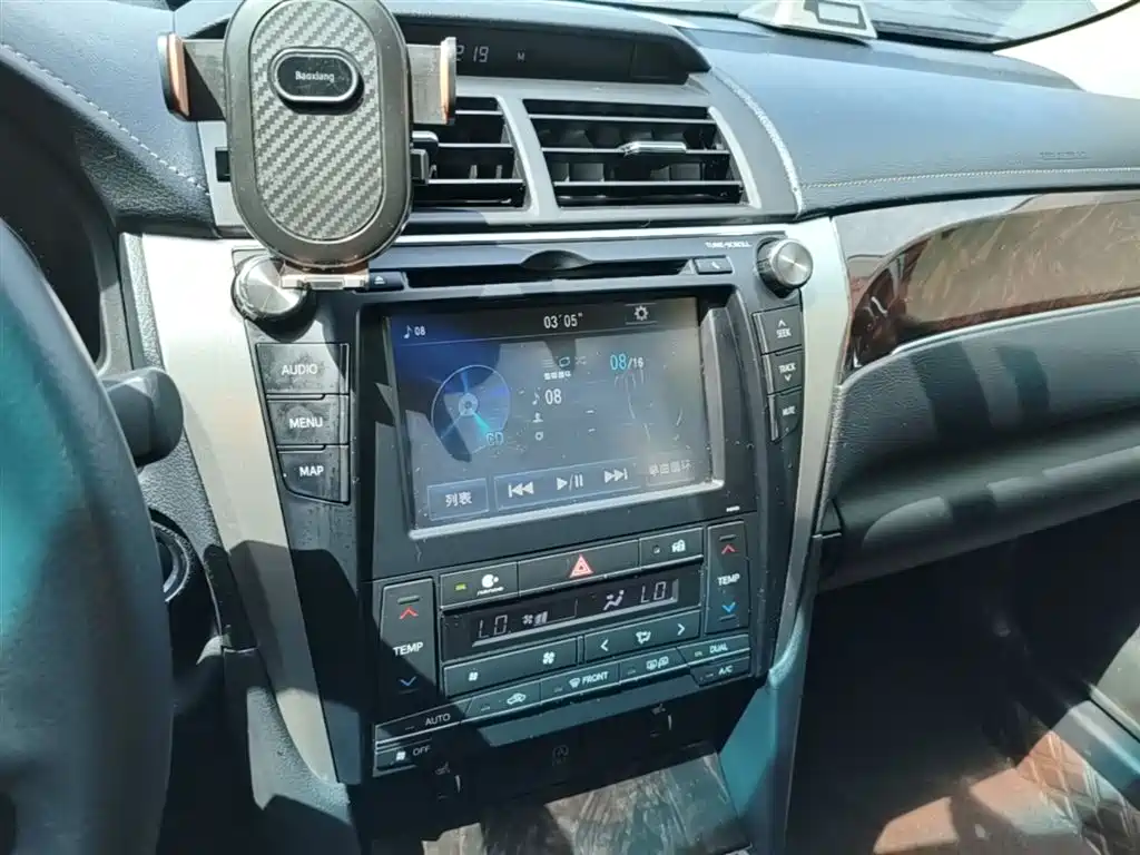 Toyota Camry 2016 2.5G 10th Anniversary Luxury Navigation Edition фото 13