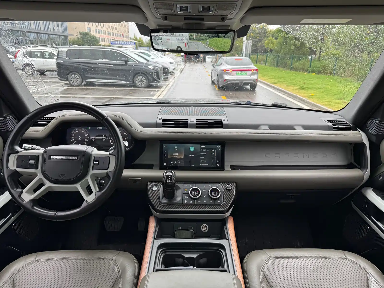 Photo 16 - Land Rover Defender