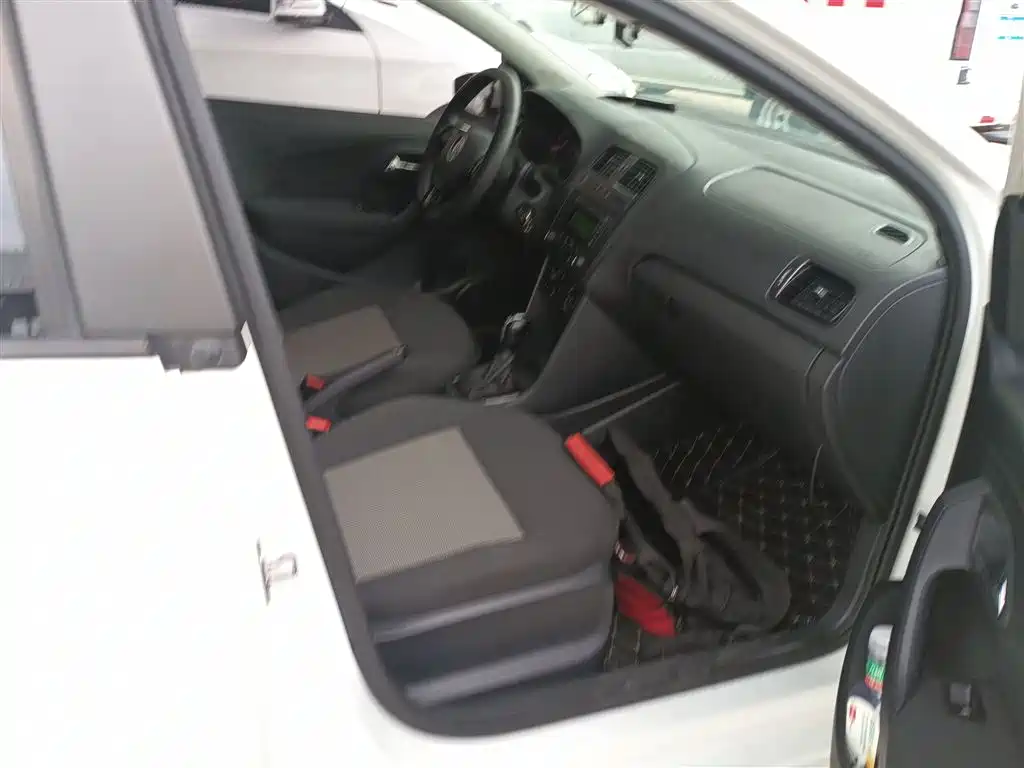 Volkswagen Polo 2018 1.5L Auto Safe Drive фото 19