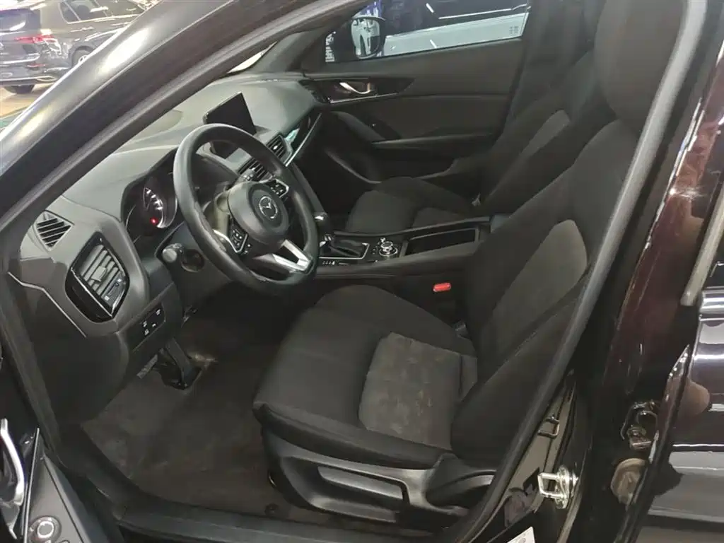 Фото 15 - Mazda CX-4