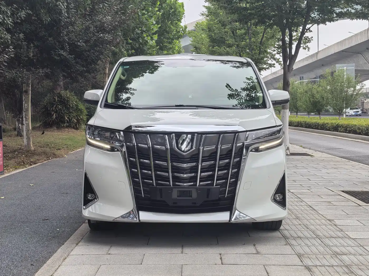Toyota Alphard 2018 Facelift 3.5L Premium Edition фото 2