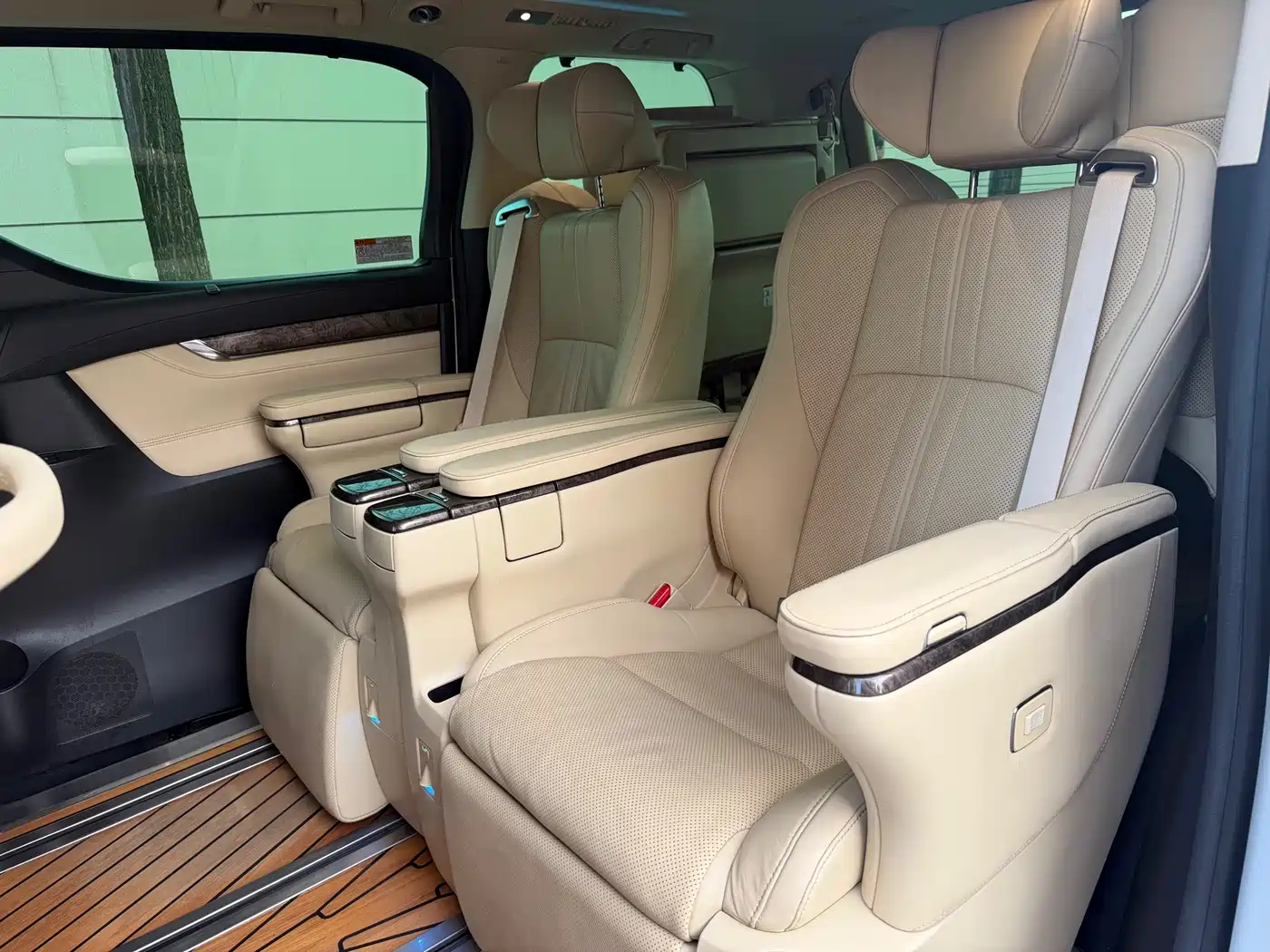 Toyota Alphard 2021 Hybrid 2.5L Premium фото 9