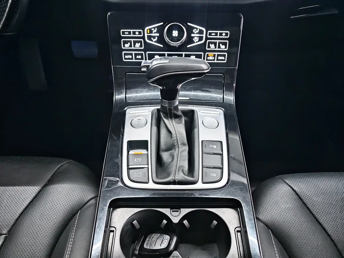 Hongqi H5 2018 30TD Smart Connected Royal Edition фото 12