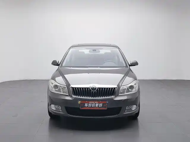 Škoda Octavia 2012 1.6L Auto Yijun Edition — фото 3