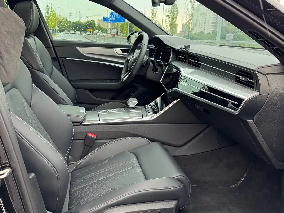 Фото 5 - Audi A6L