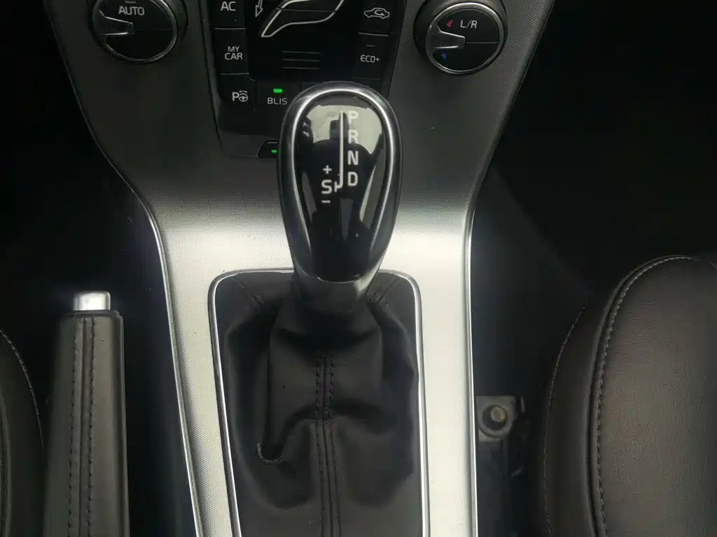 Photo 13 - Volvo V40