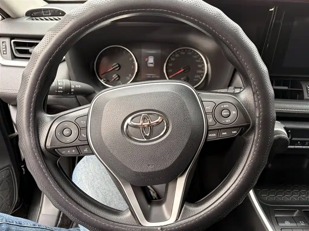 Toyota RAV4 Rongfang 2022 2.0L CVT 2WD Urban Edition фото 3