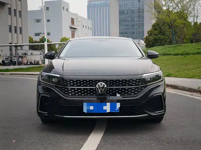 Volkswagen Passat 2024 380TSI Elite Edition — фото 2