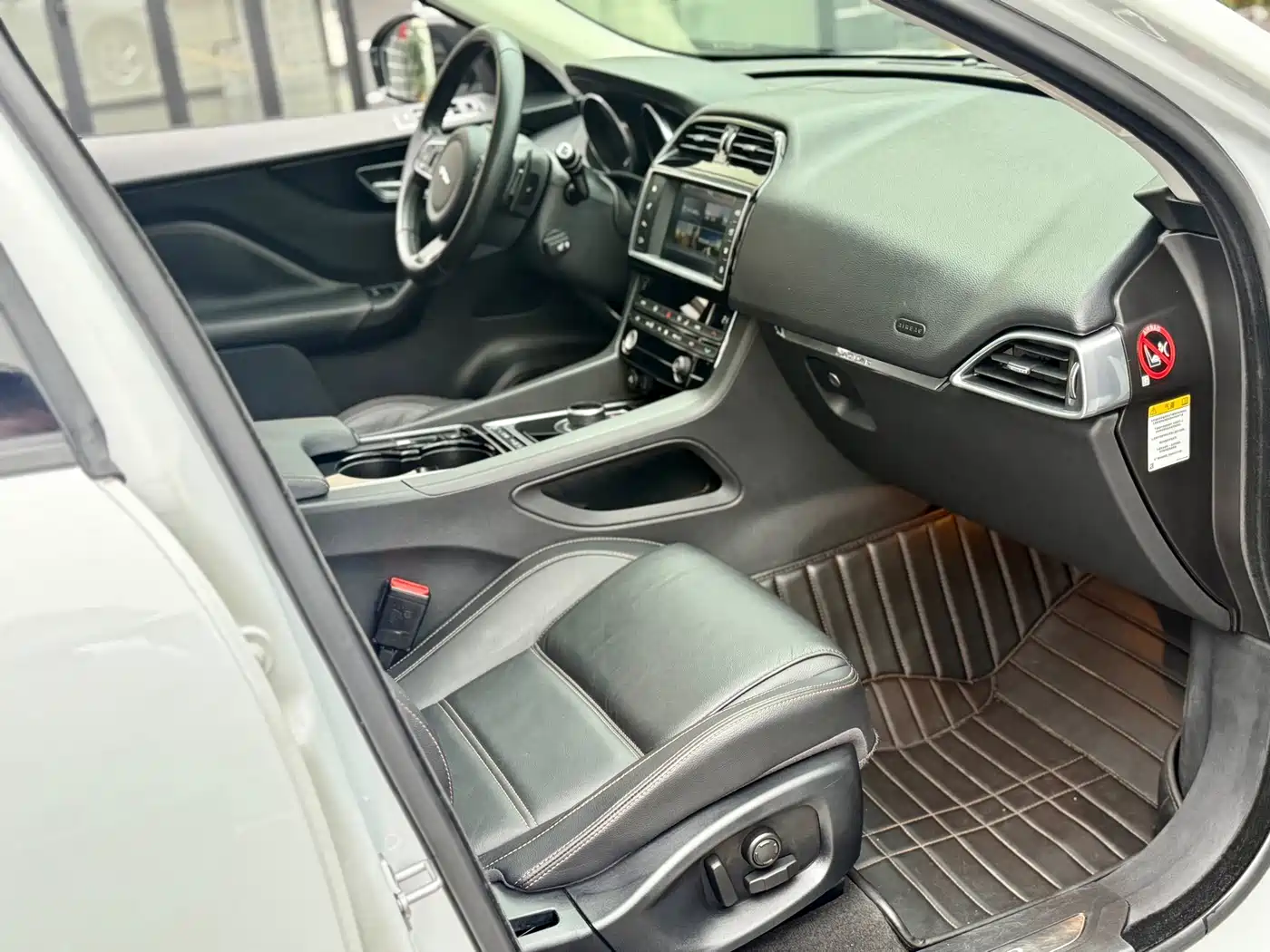 Jaguar F-PACE 2016 2016 2.0T FWD Urban Premium Edition