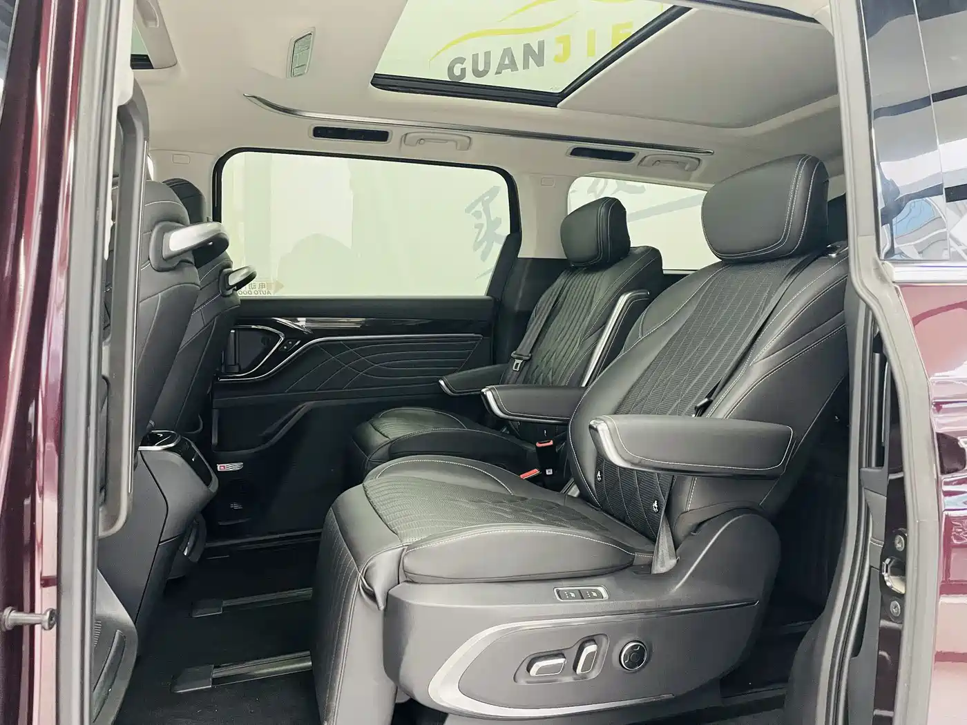 SAIC Maxus Dajia 9 2025 Long Range Forest 6-seater Edition фото 10