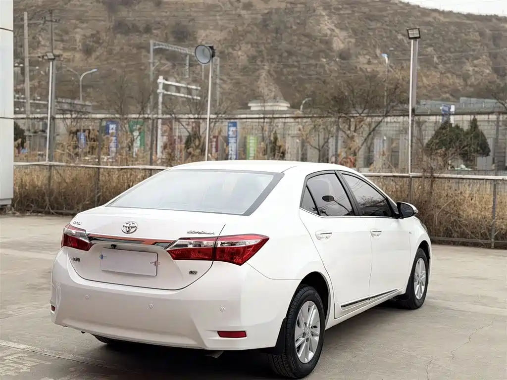 Toyota Corolla 2016 1.6L CVT GL-i Cool Edition фото 9