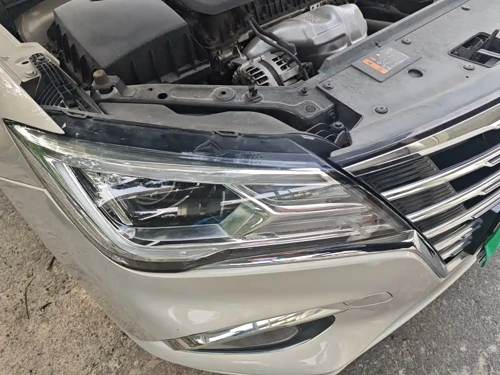 Фото 7 - Roewe i5