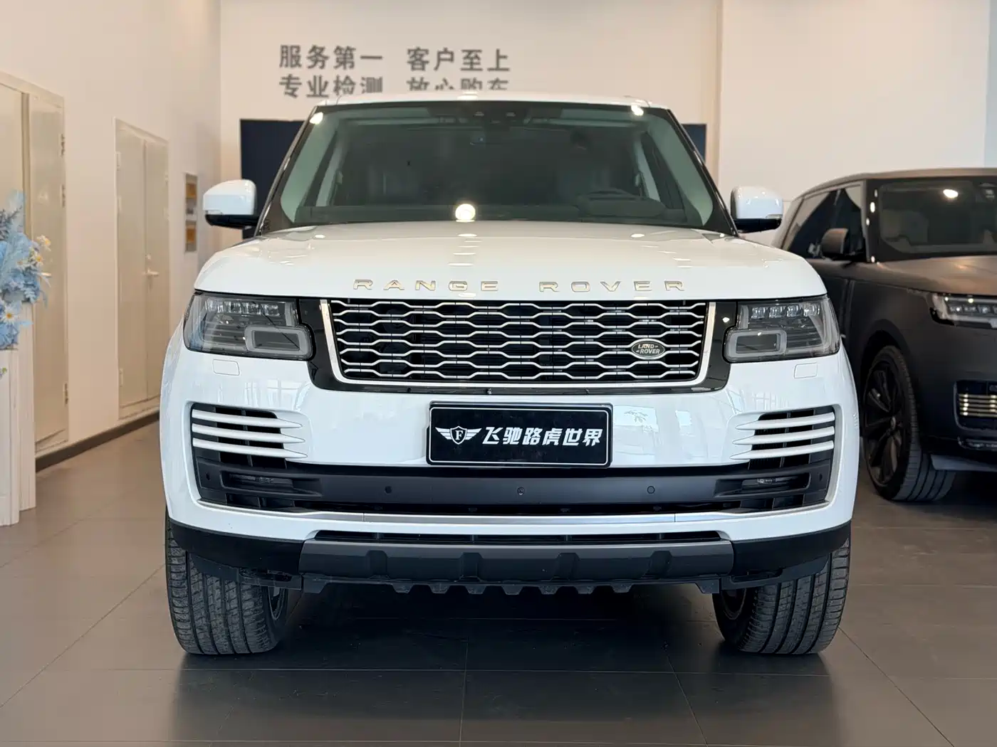 Land Rover Range Rover 2020 3.0 L6 Heritage Extended Edition фото 2