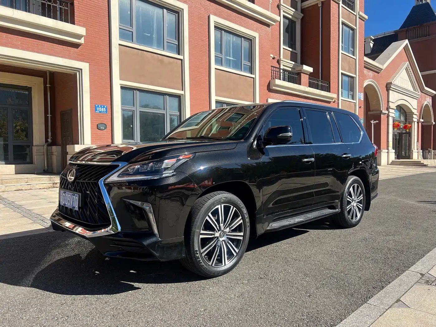 Фото 5 - Lexus LX
