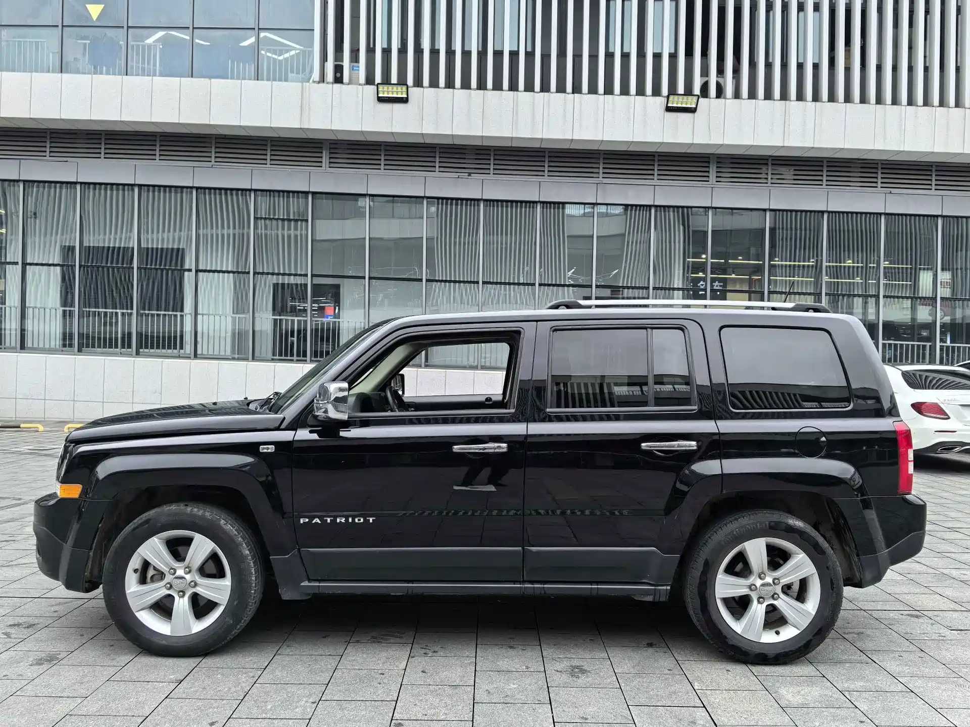 Photo 4 - Jeep Patriot