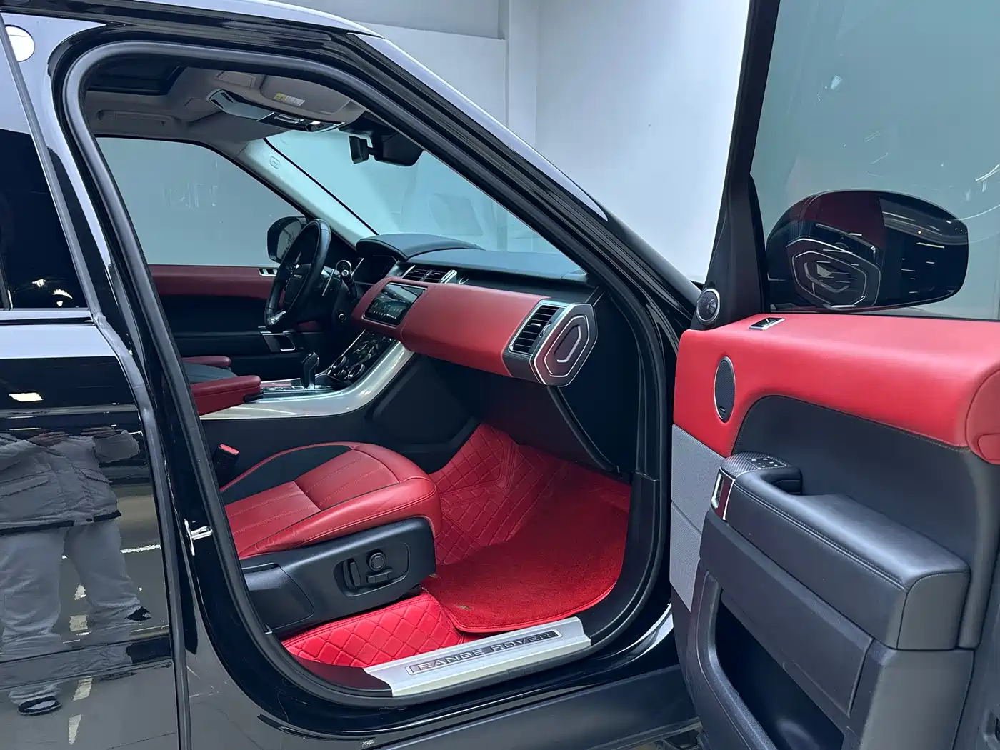 Land Rover Range Rover Sport 2021 3.0 L6 Gloss Black Edition фото 13