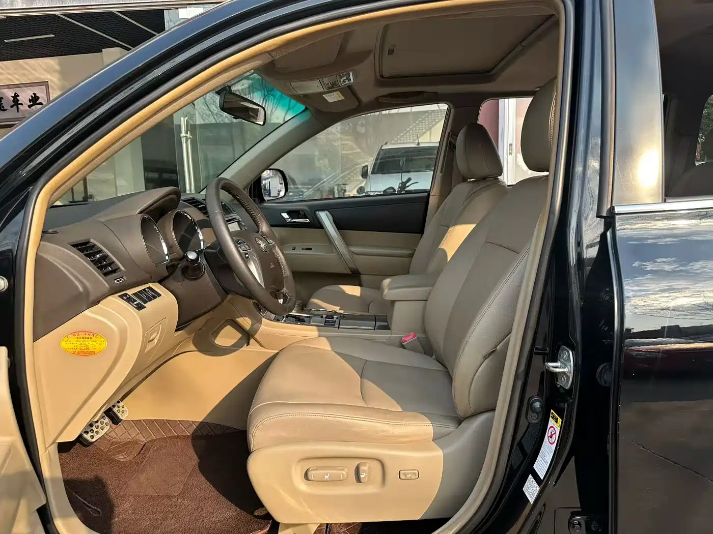 Toyota Highlander 2012 2.7L 2WD 7-Seater Luxury Edition фото 4