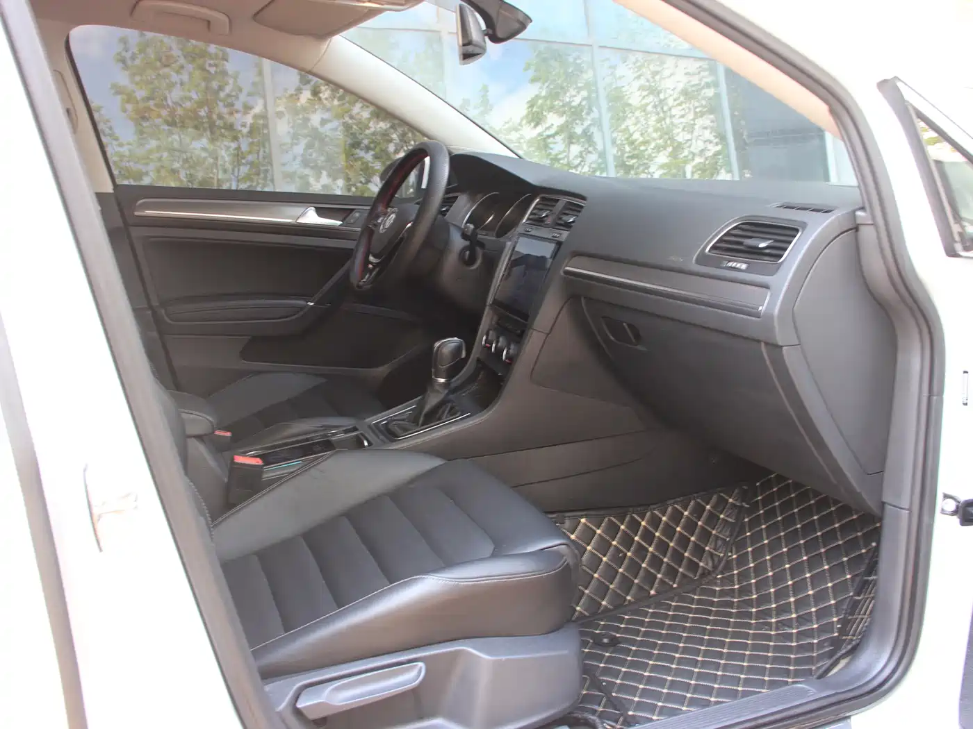 Volkswagen Golf 2016 230TSI Automatic Luxury фото 15
