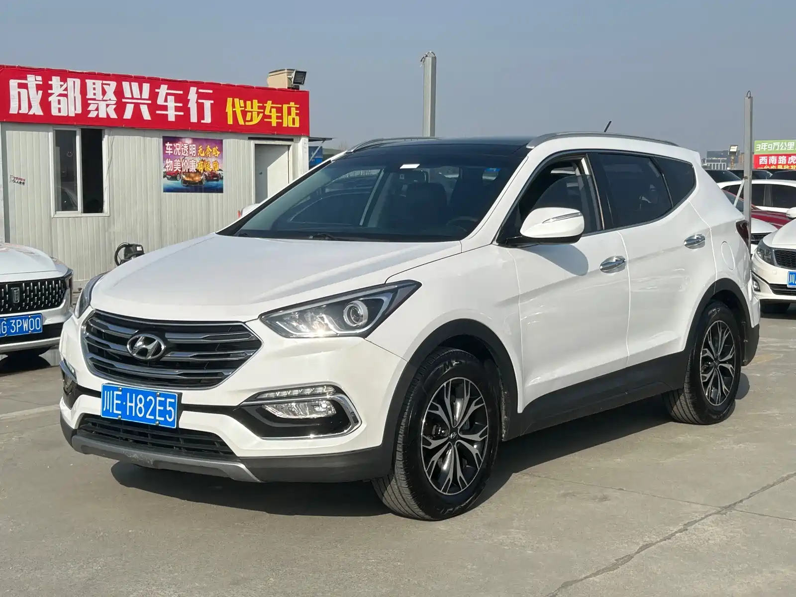 Photo 1 - Hyundai Santa Fe