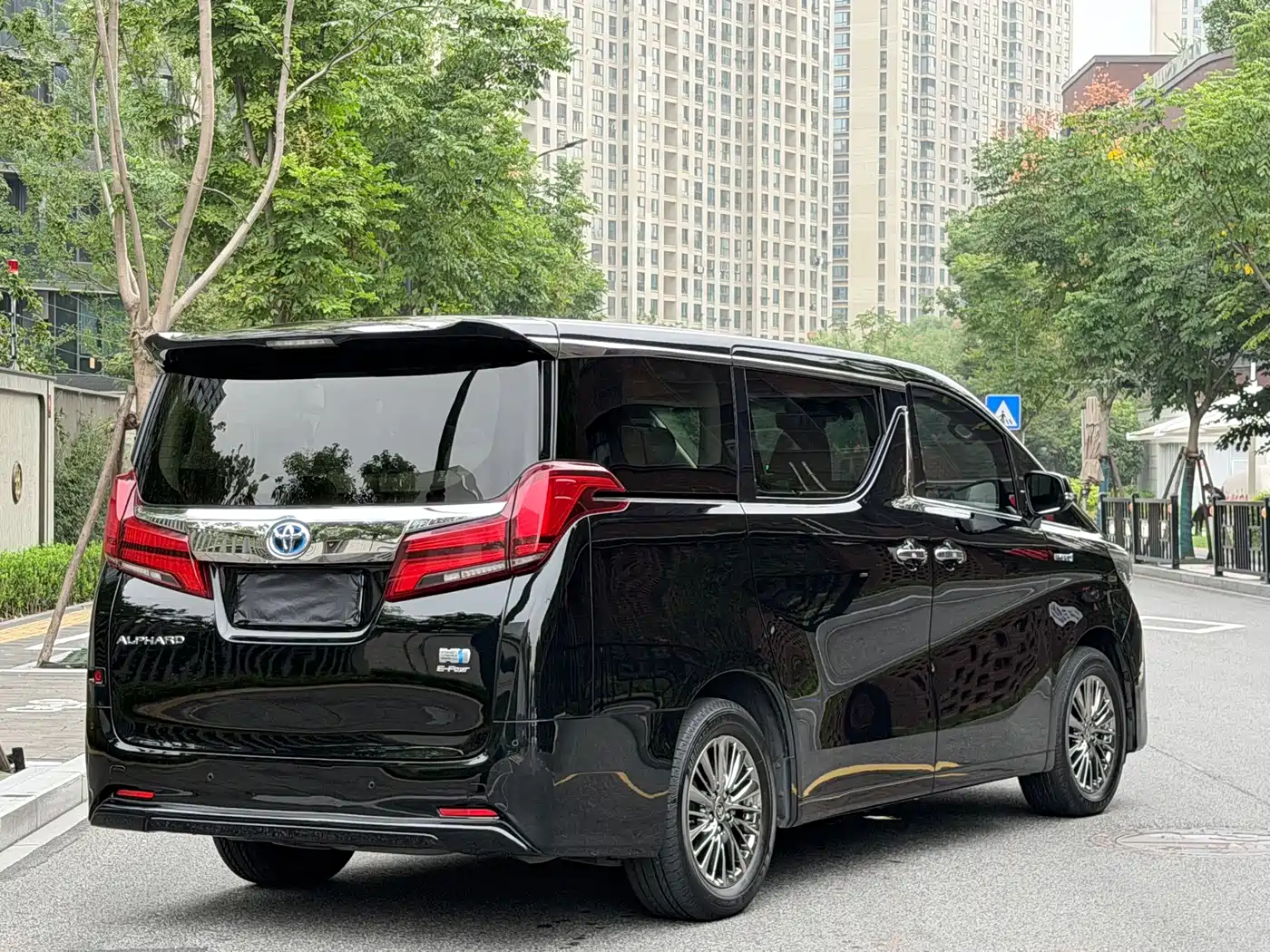 Фото 6 - Toyota Alphard