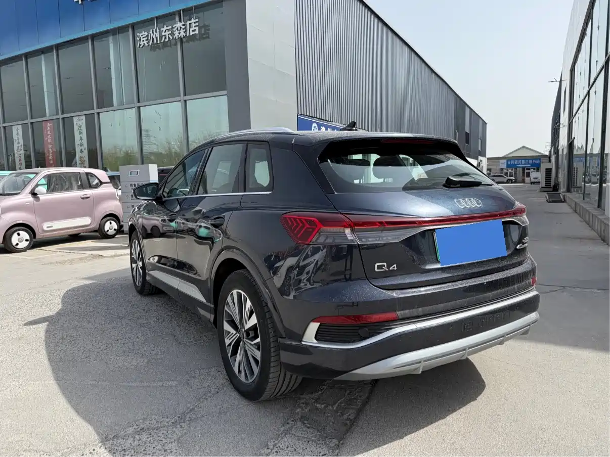 AUDI Q4 E TRON