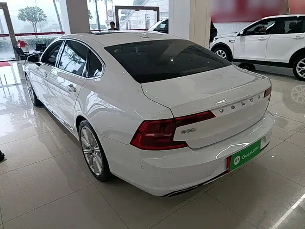 Фото 5 - Volvo S90