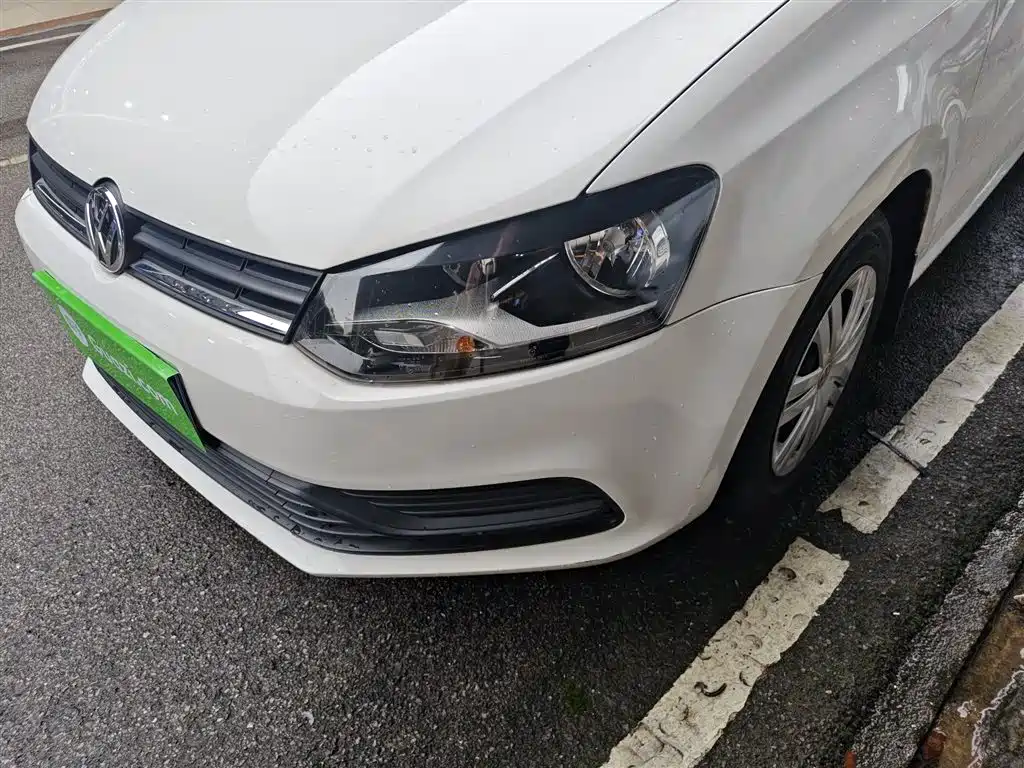 Volkswagen Polo 2016 1.4L Automatic Trend фото 24